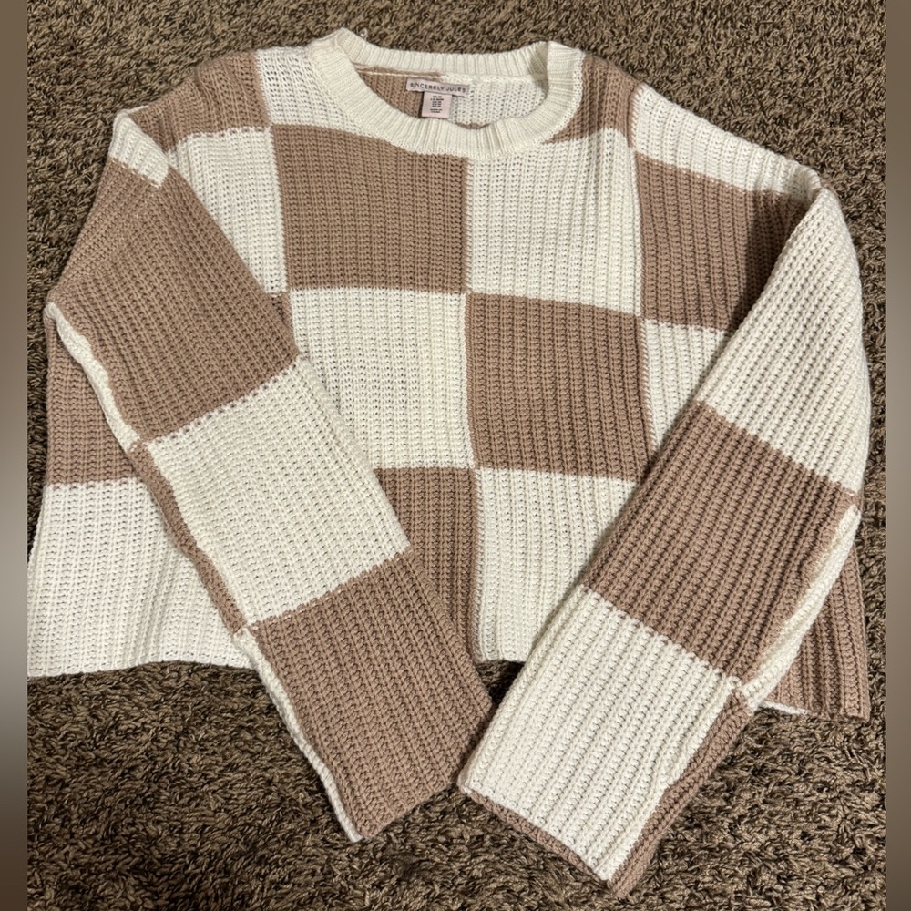 Women’s checkered sweater